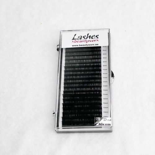 this lash extensions 0.10 thickness creates a 3D effect when pickup in 3 strands and fanned position